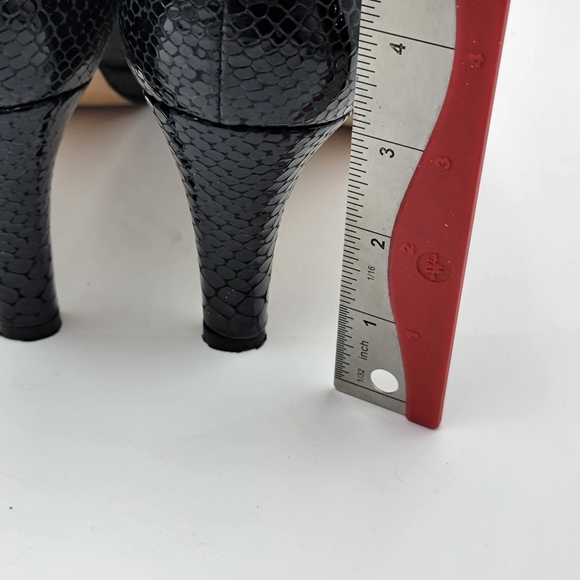 Stuart Weitzman, Blue/Black Snake Skin PeepToe Heels. Size 8M.  #1213 - Picture 7 of 9